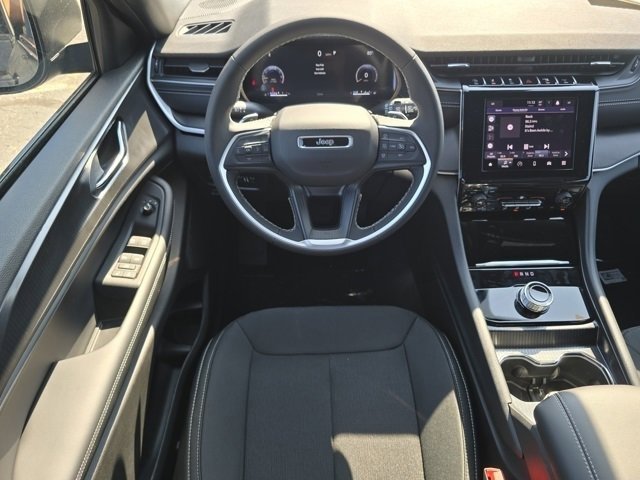 2025 Jeep Grand Cherokee Laredo X photo 3