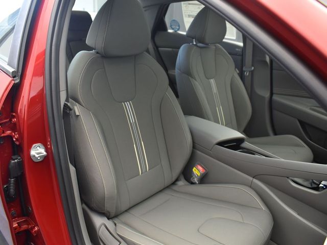 2024 Hyundai Elantra SEL Convenience photo 17