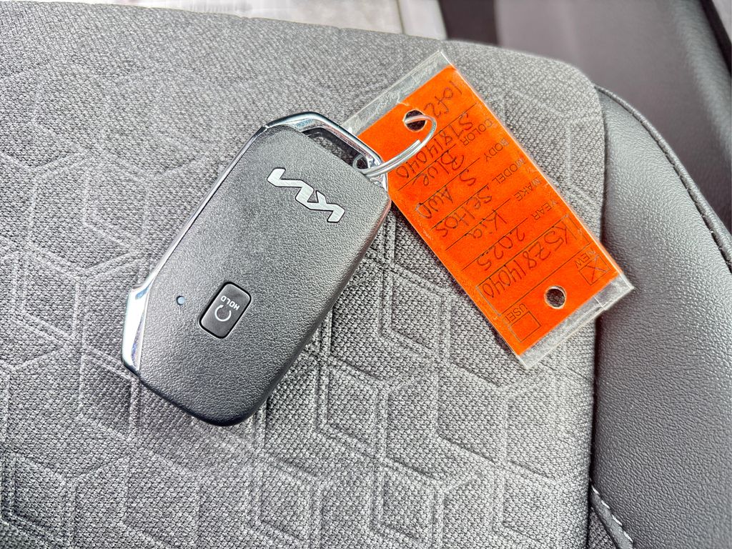 2025 Kia Seltos S photo 21