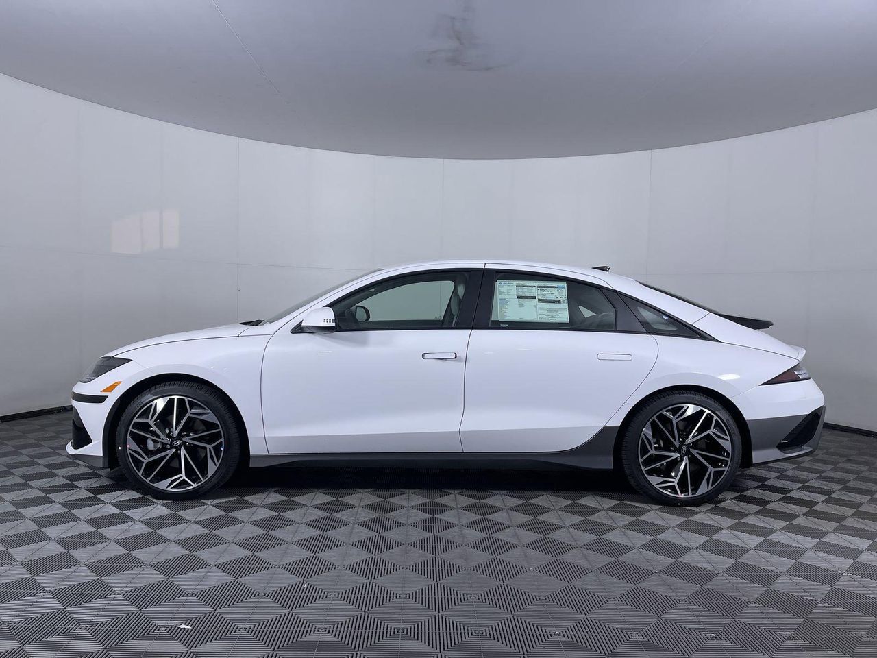 2025 Hyundai Ioniq 6 SEL photo 8
