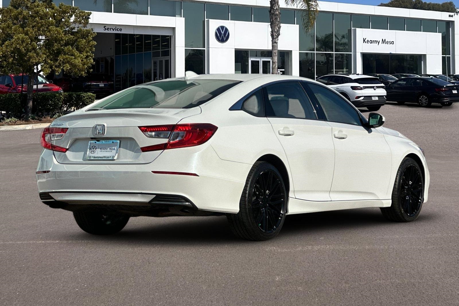 2018 Honda Accord LX photo 4