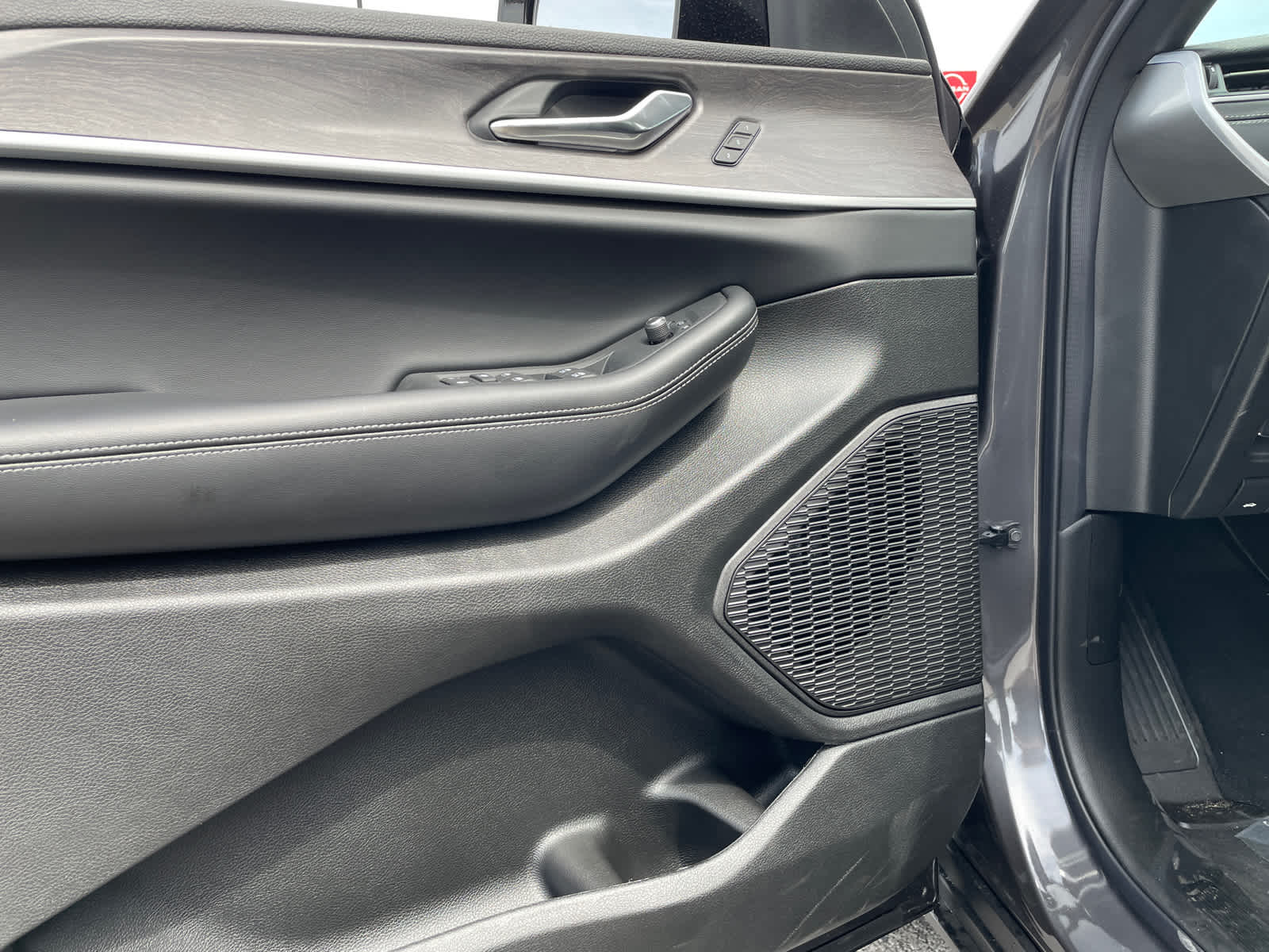 2025 Jeep Grand Cherokee Limited photo 18
