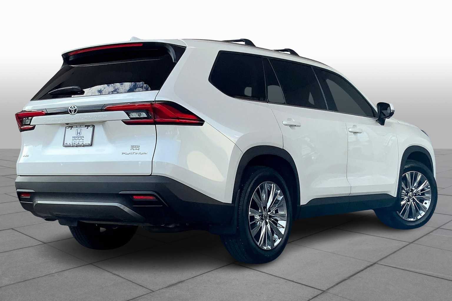 2024 Toyota Grand Highlander Platinum photo 11