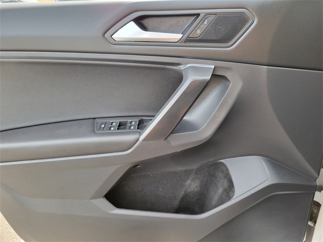 2021 Volkswagen Tiguan R-Line Black SEL photo 15