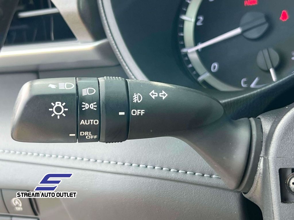 2023 Toyota Highlander LE photo 21