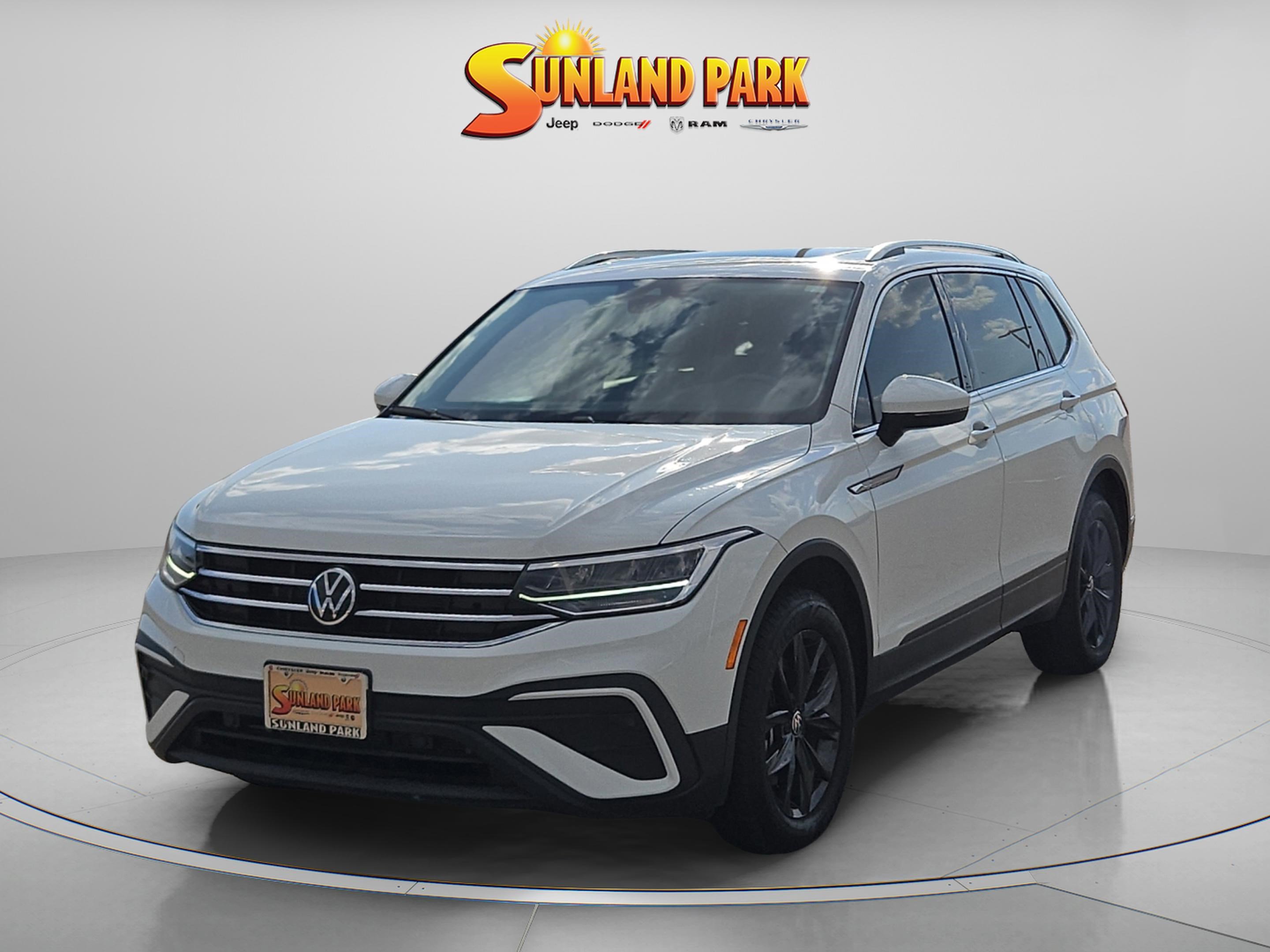 2024 Volkswagen Tiguan SE Wolfsburg Edition photo 2
