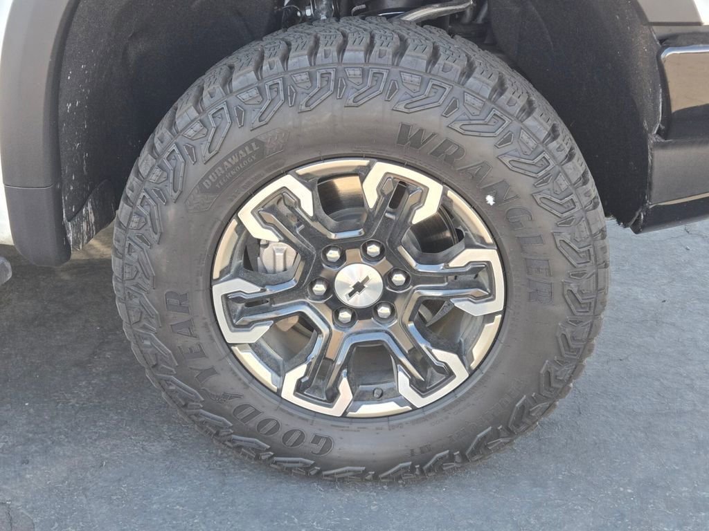 2025 Chevrolet Silverado 1500 ZR2 photo 3