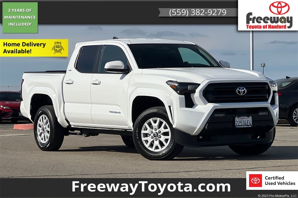2025 Toyota Tacoma SR5's photo