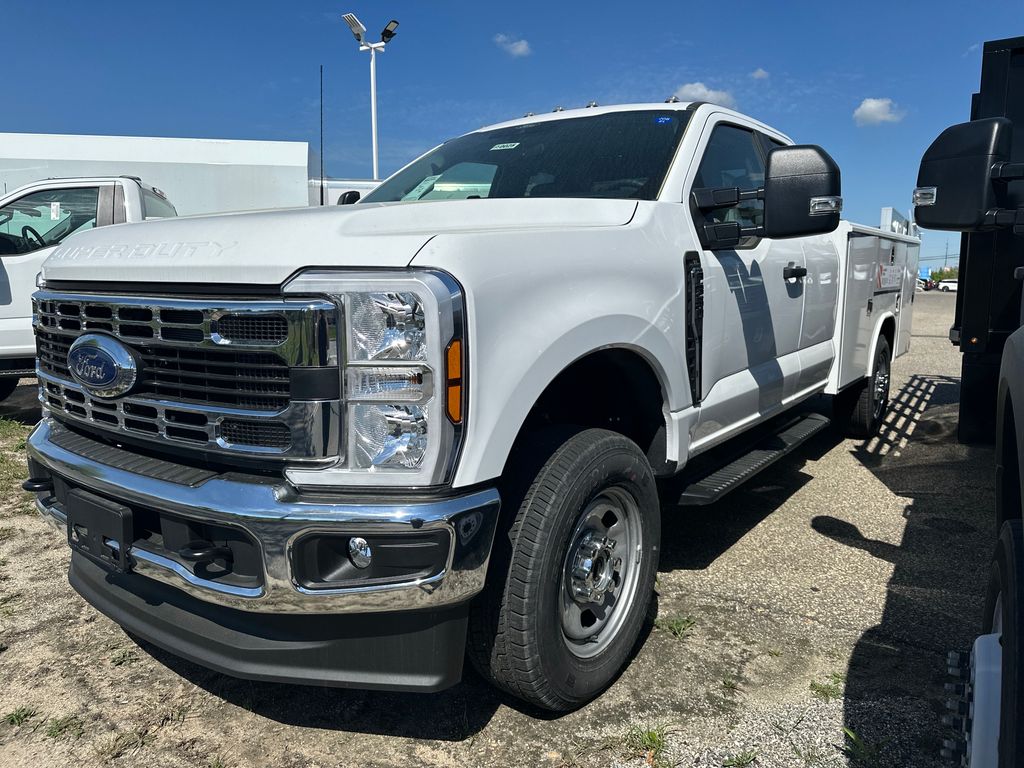 2025 Ford F-350 XL photo 2