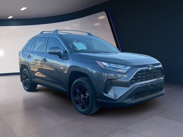 2022 Toyota RAV4 XLE photo 7