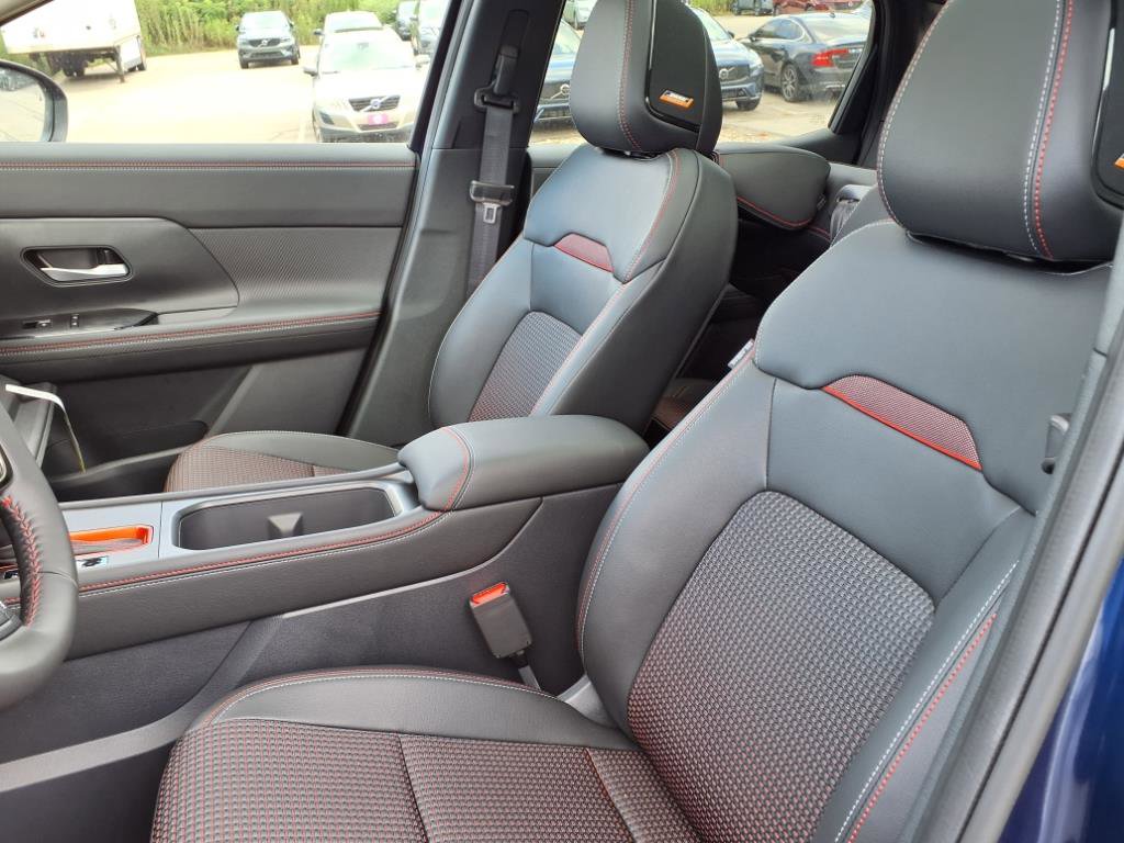 2025 Nissan Kicks SR photo 4