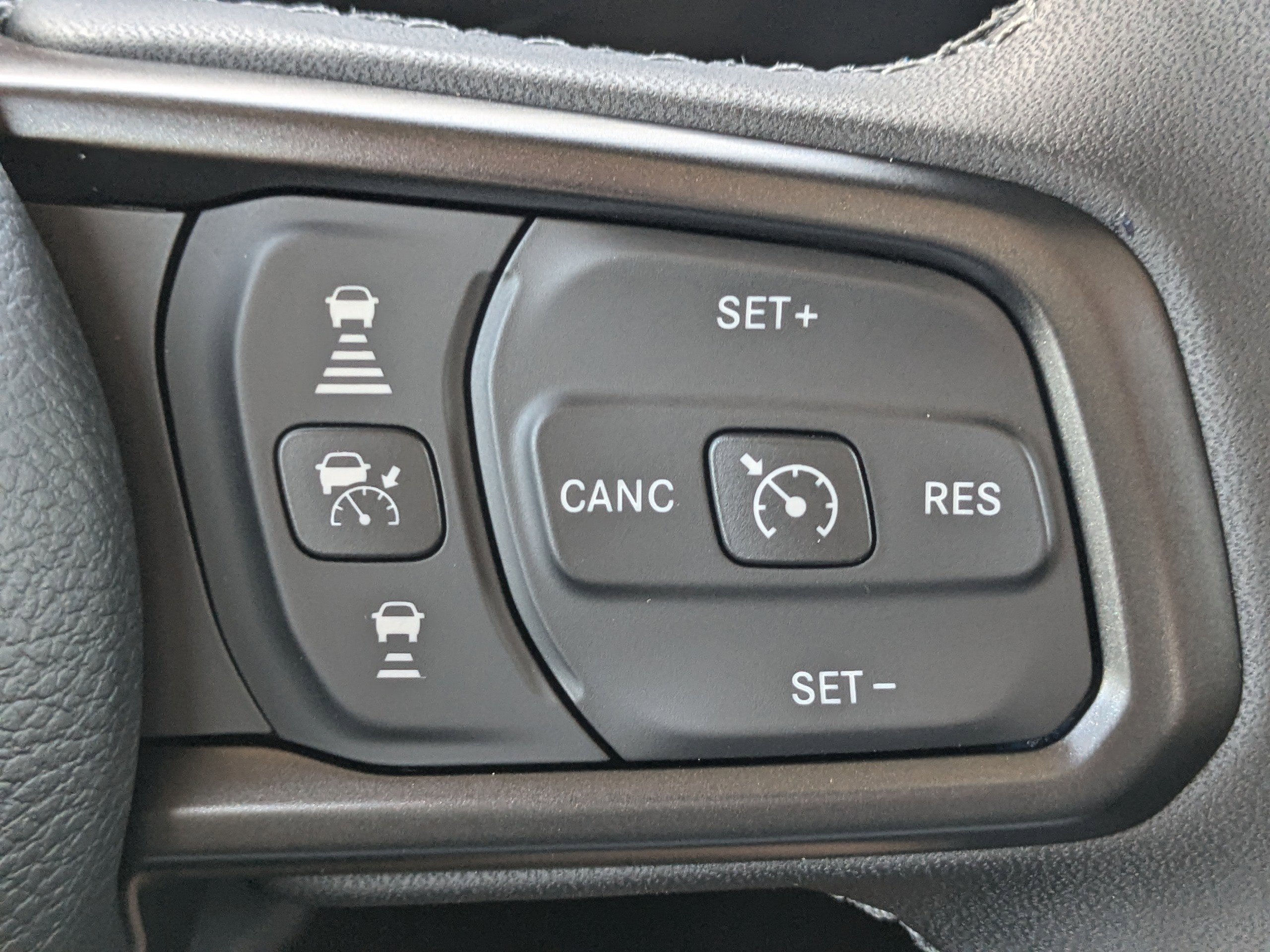 2025 Jeep Gladiator Sport photo 18