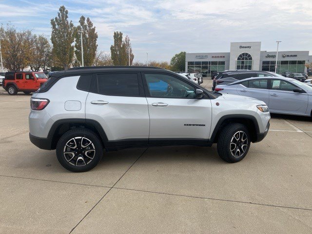 2024 Jeep Compass Trailhawk photo 4