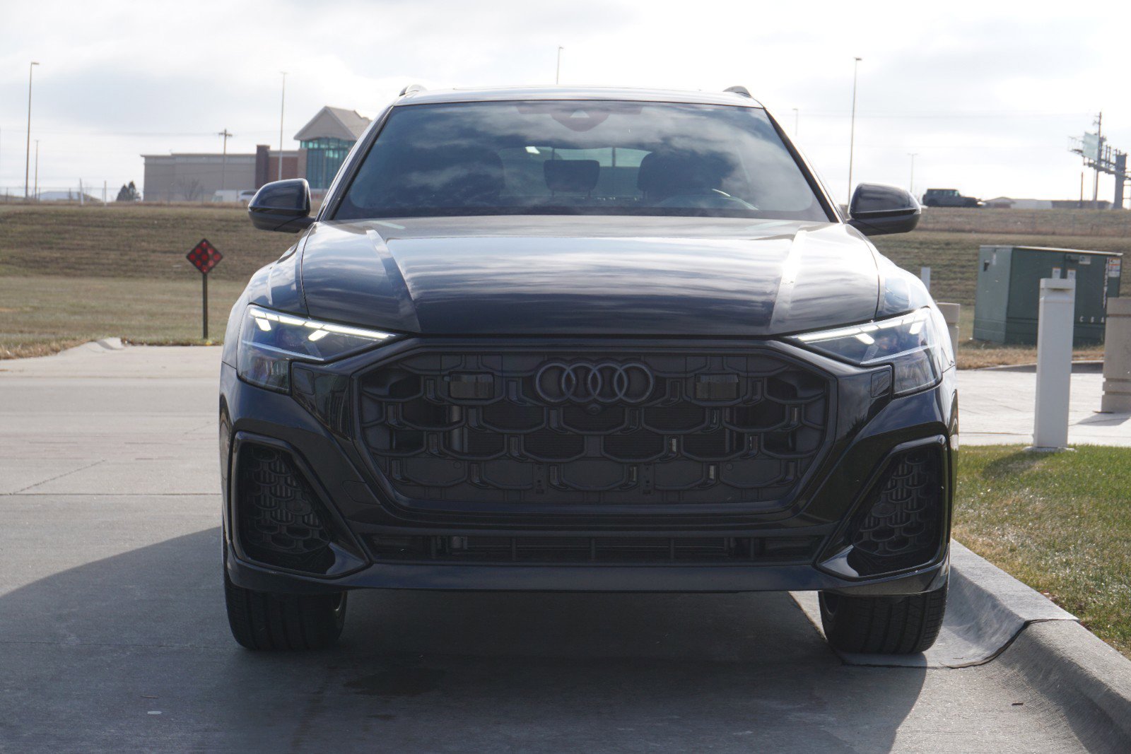 2025 Audi Q8 Premium Plus photo 2