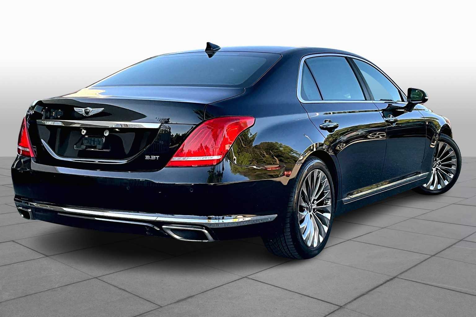 2017 Genesis G90 3.3T Premium photo 10