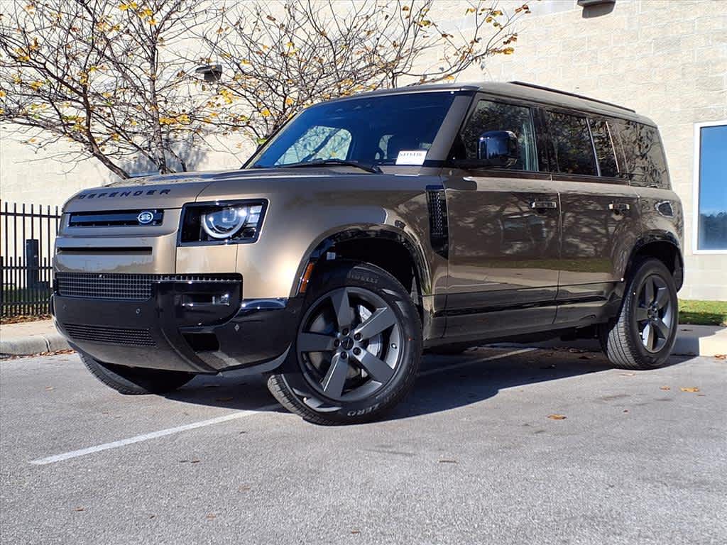 2026 Land Rover Defender X-Dynamic SE's photo