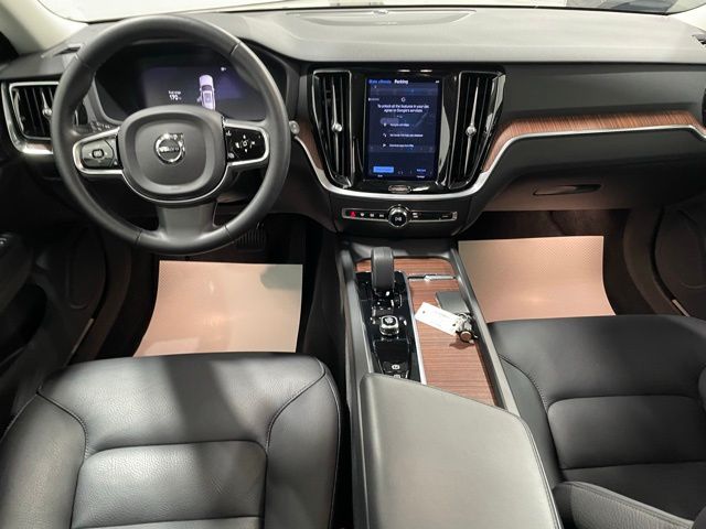 2023 Volvo V60 Cross Country B5 Plus photo 14