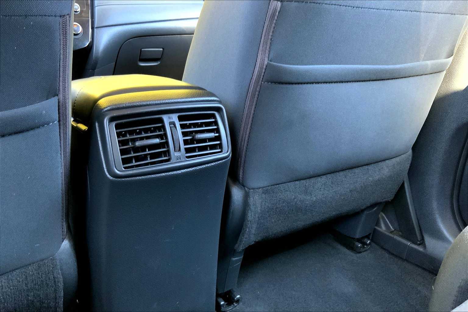 2017 Nissan Rogue S photo 29