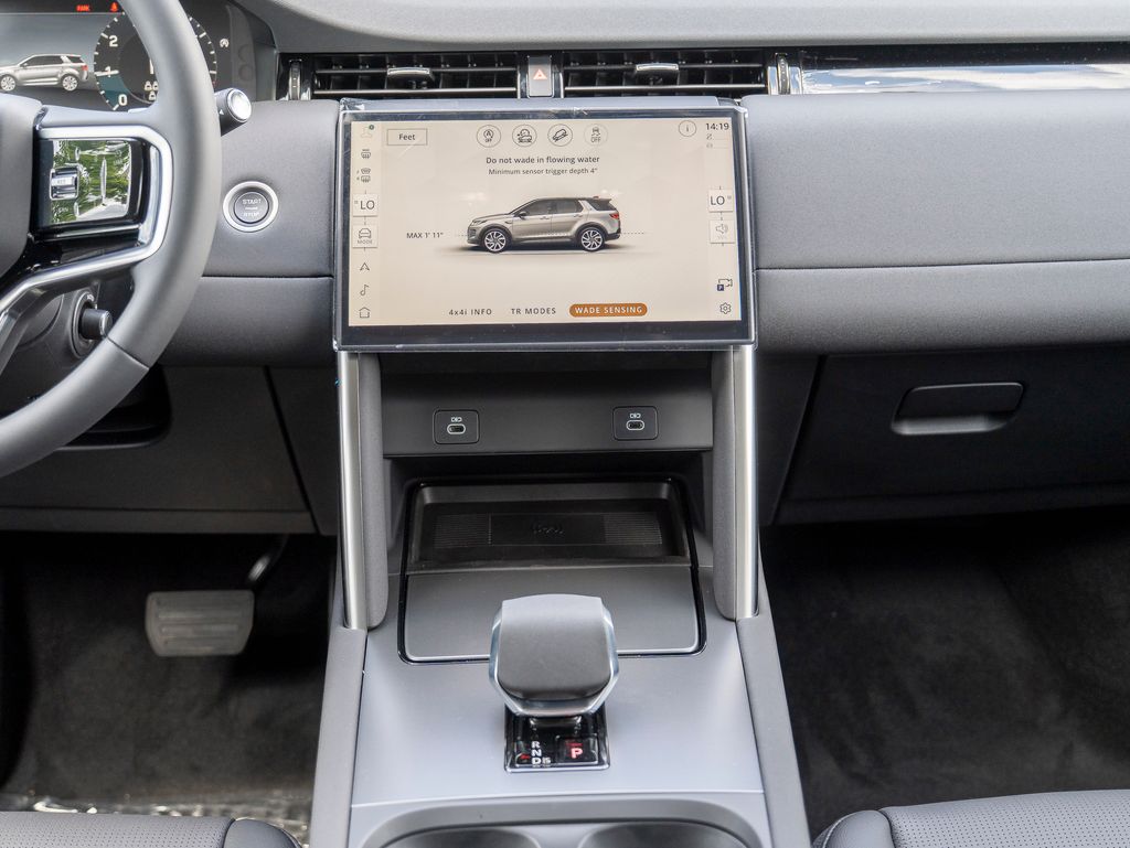 2025 Land Rover Discovery Sport S photo 17