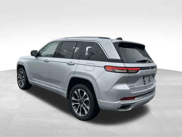 2023 Jeep Grand Cherokee Overland photo 4