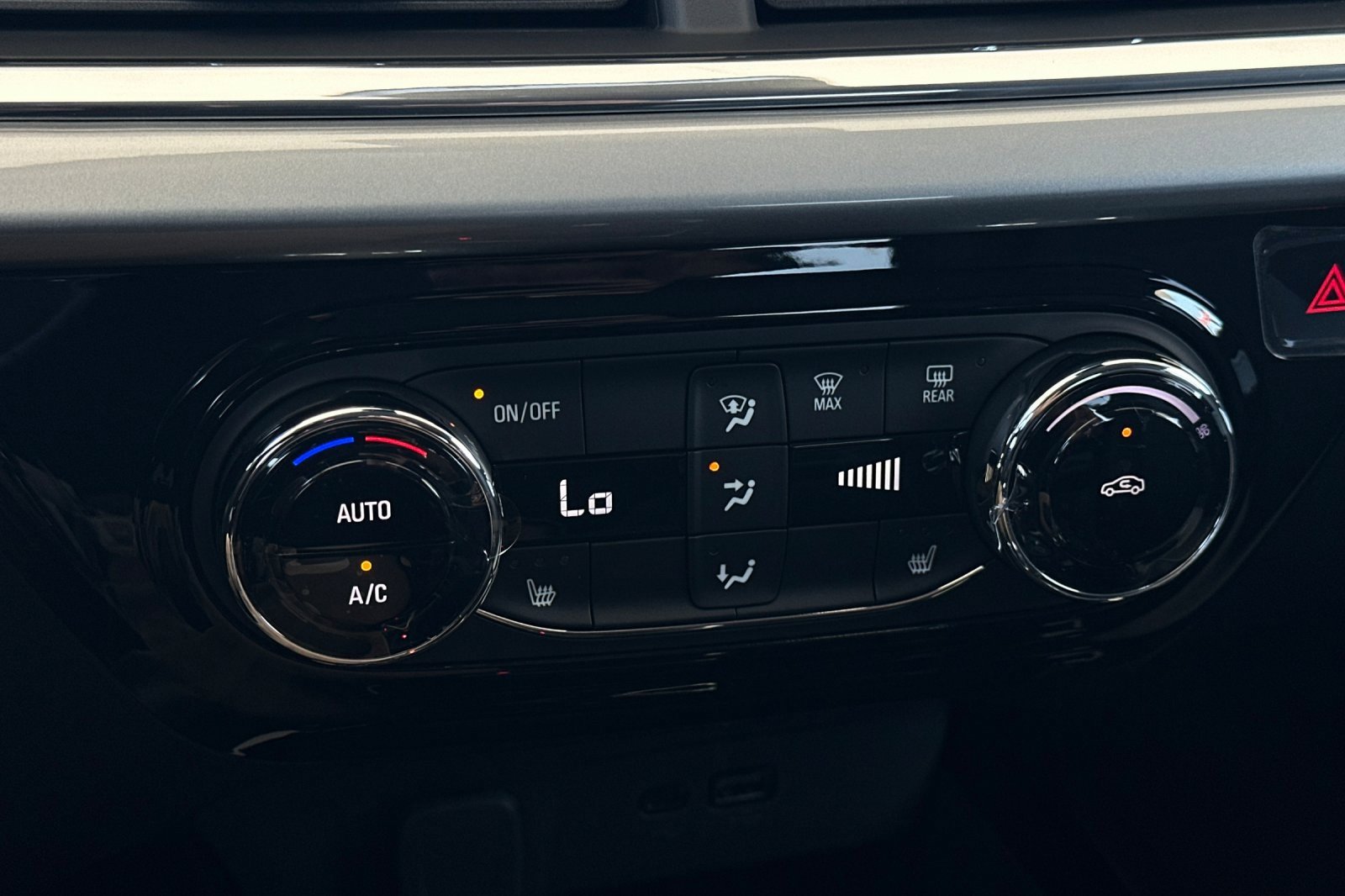 2025 Chevrolet Trax LT photo 20