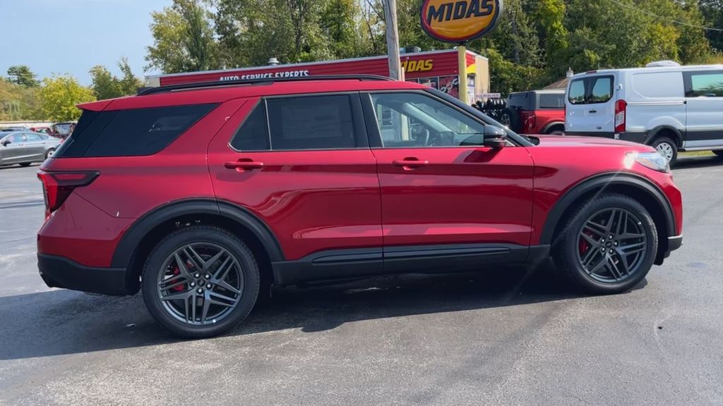 2025 Ford Explorer ST photo 2