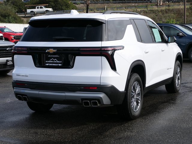 2025 Chevrolet Traverse photo 2