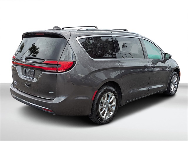 2021 Chrysler Pacifica Touring L photo 3