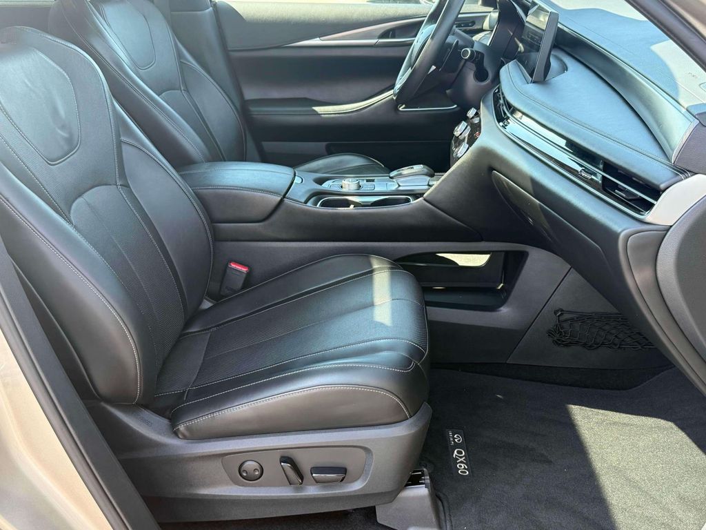 2022 Infiniti QX60 Luxe photo 25