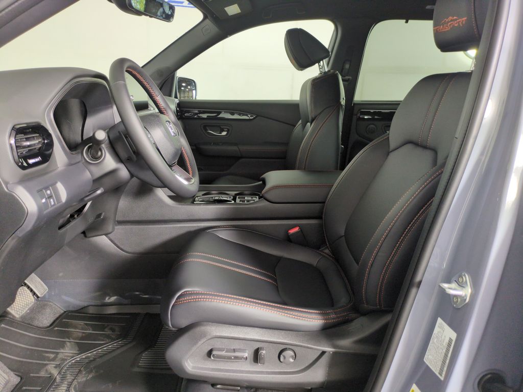 2025 Honda Pilot TrailSport photo 9