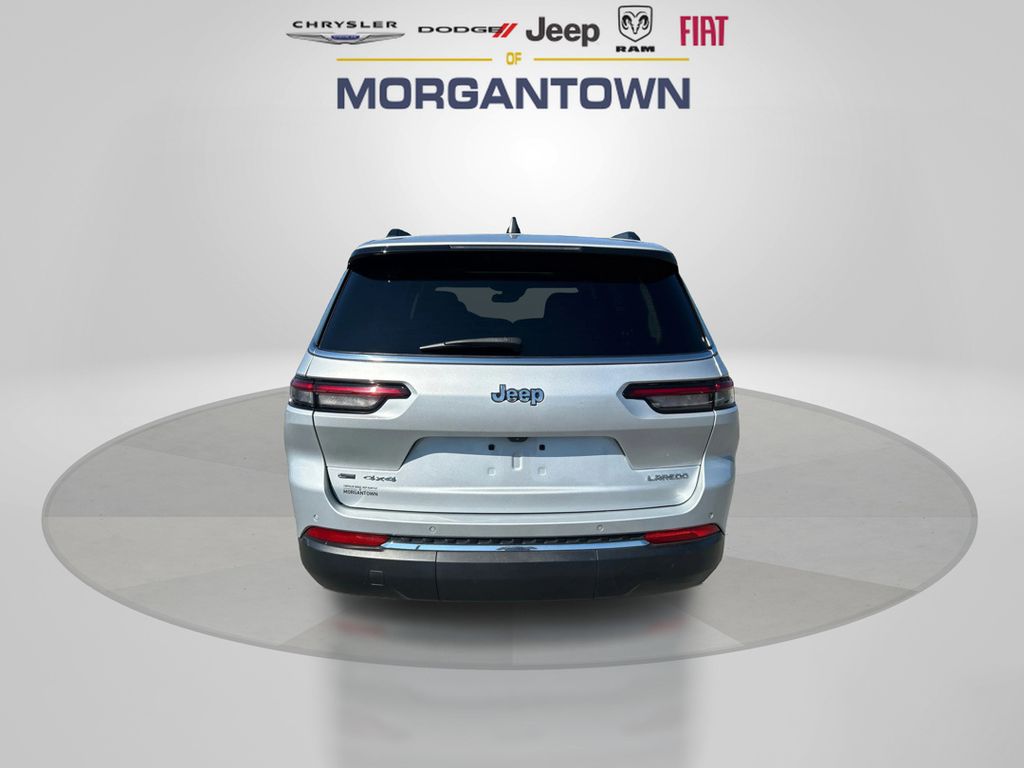 2023 Jeep Grand Cherokee Laredo photo 3