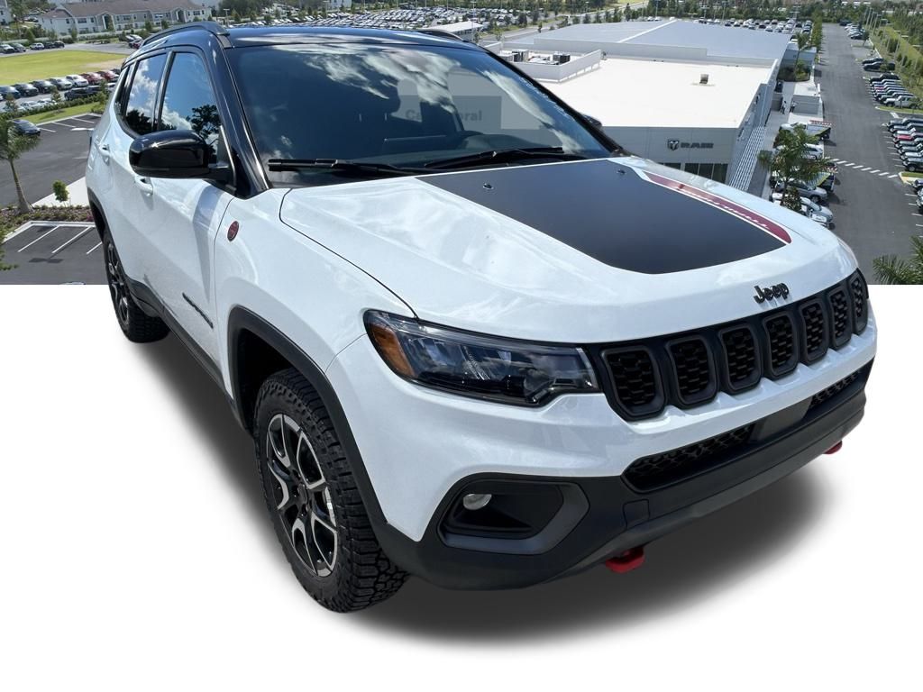 2025 Jeep Compass Trailhawk photo 2