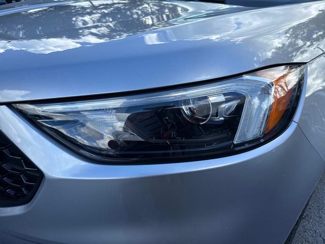 2020 Ford Edge ST photo 9