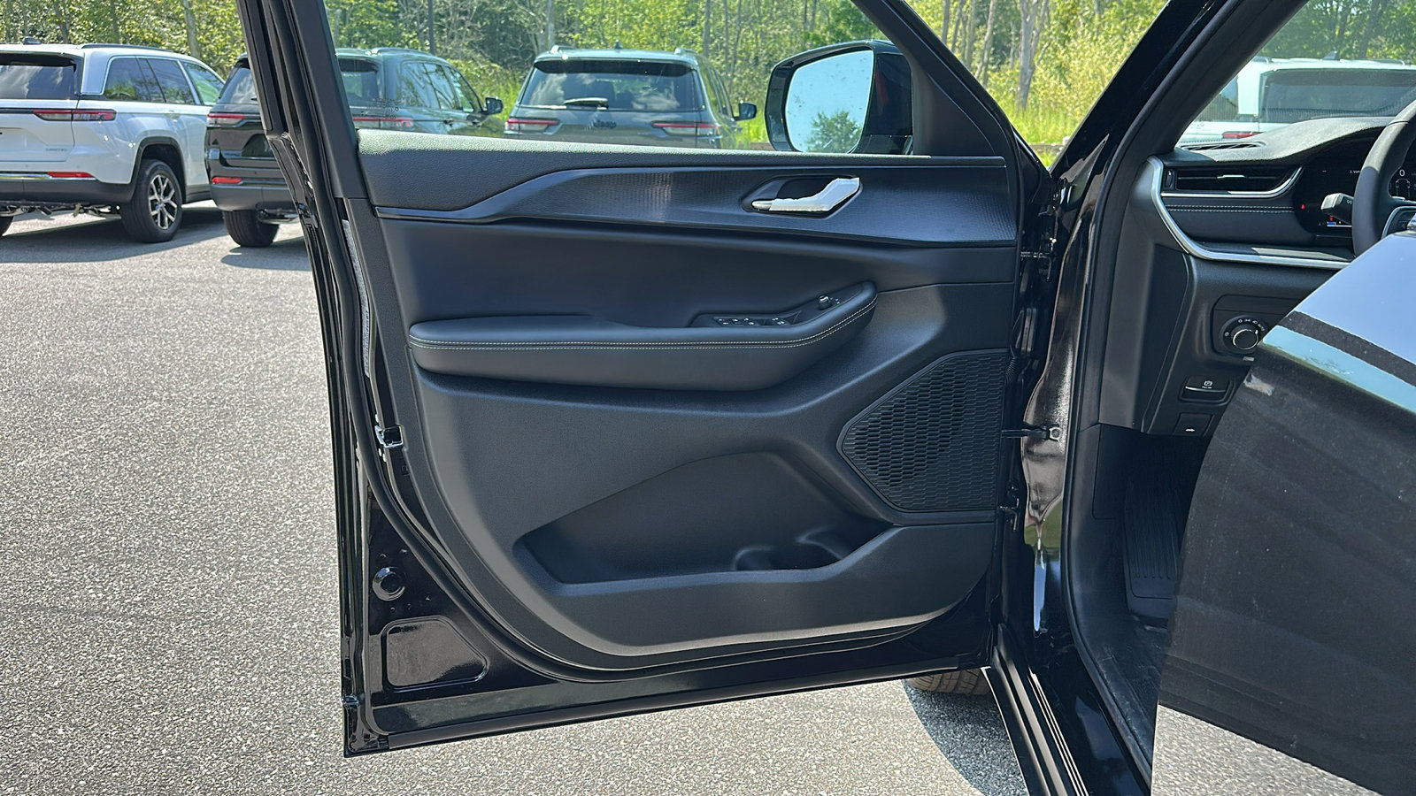2025 Jeep Grand Cherokee Altitude X photo 2