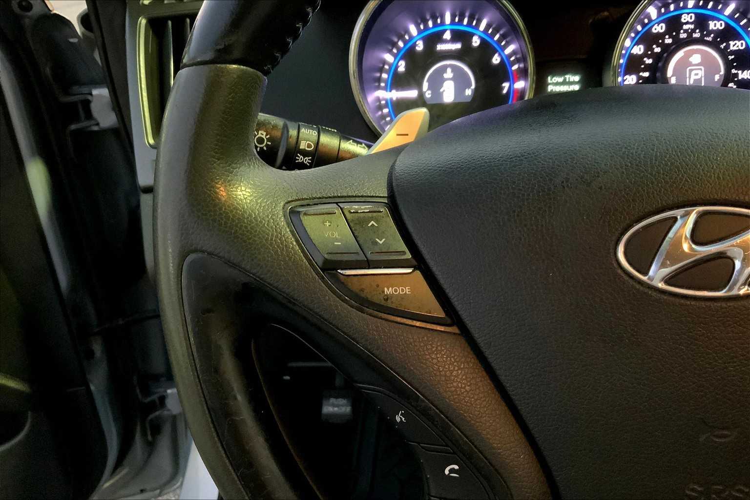 2012 Hyundai Sonata SE photo 22
