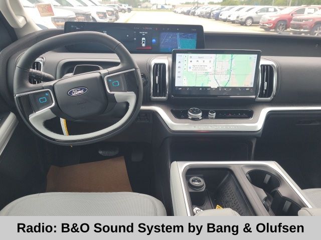 2025 Ford Expedition MAX Platinum photo 2
