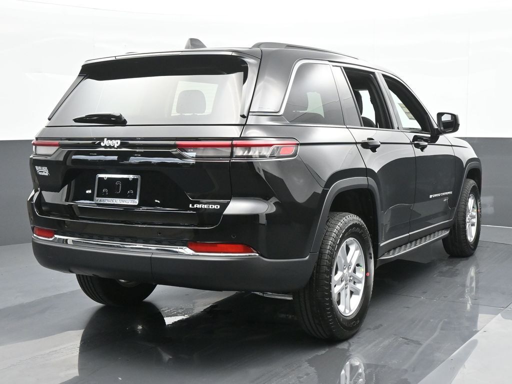 2024 Jeep Grand Cherokee Laredo photo 5
