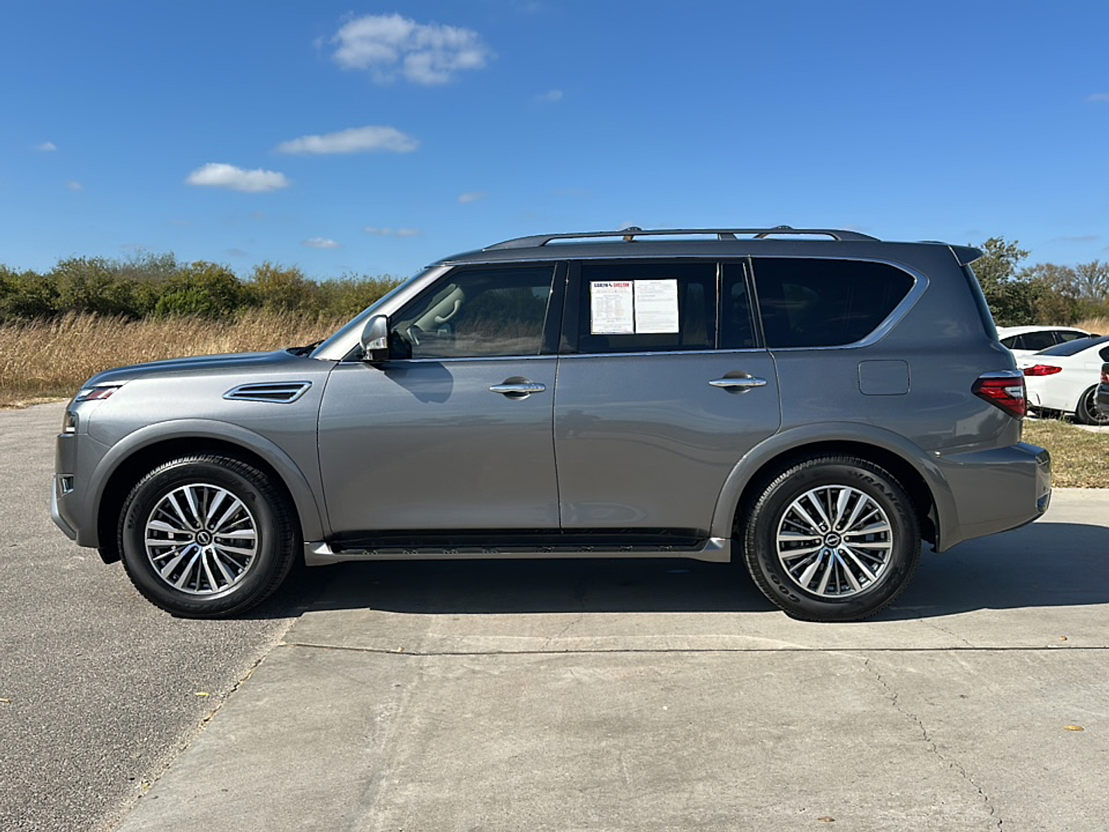 2023 Nissan Armada SL photo 3