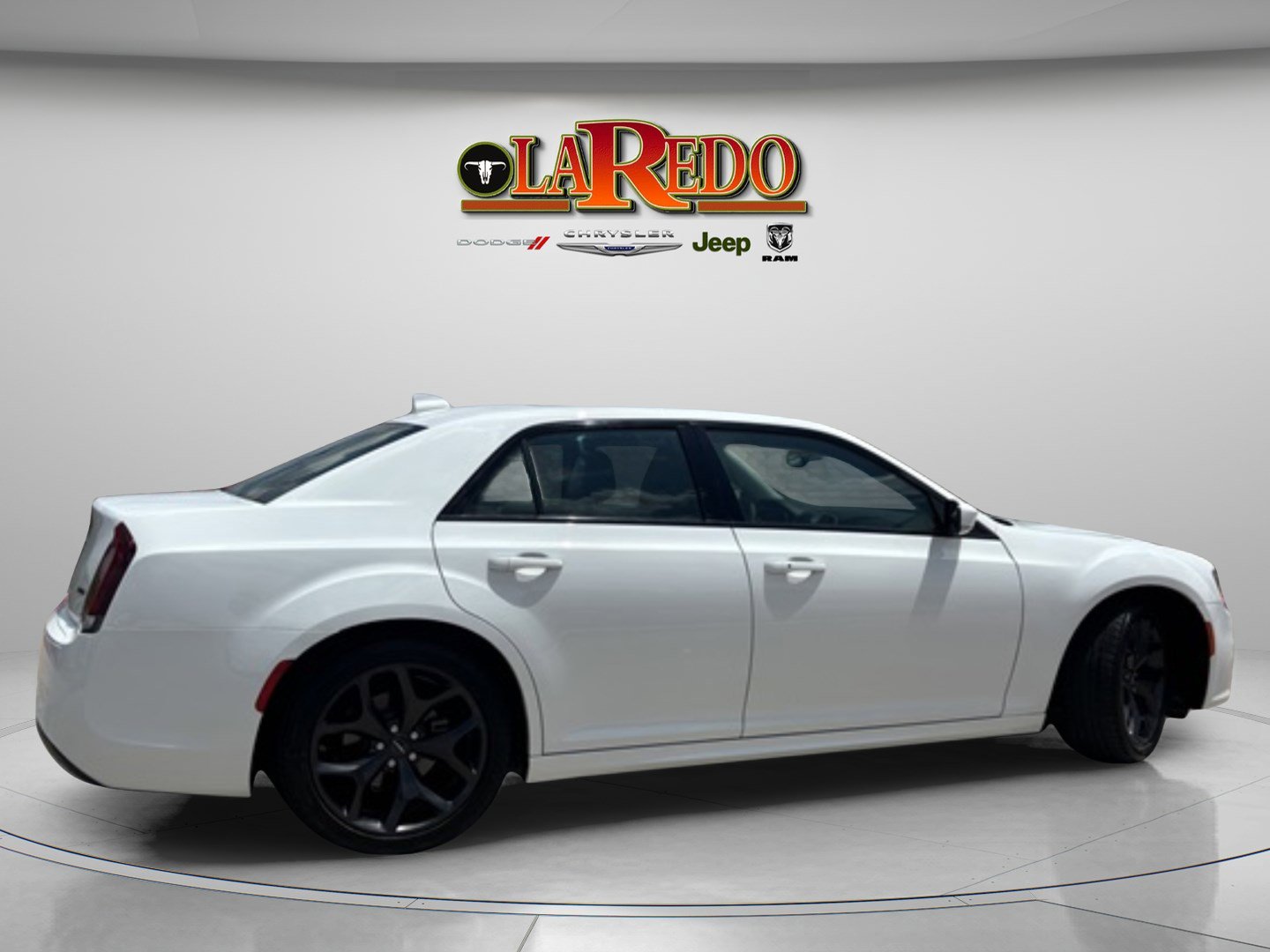 2023 Chrysler 300 Touring L photo 8