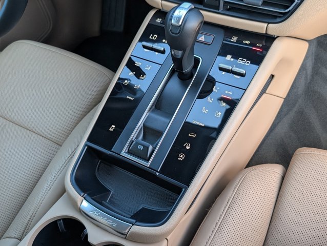 2024 Porsche Macan T photo 15