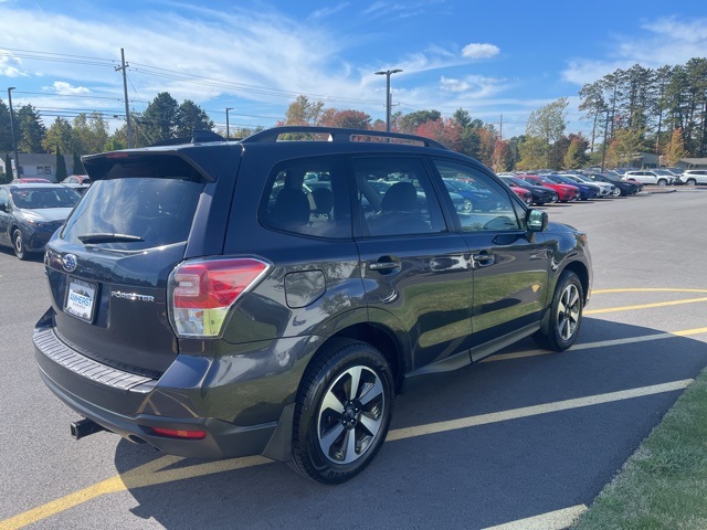 2018 Subaru Forester 2.5i Premium photo 5