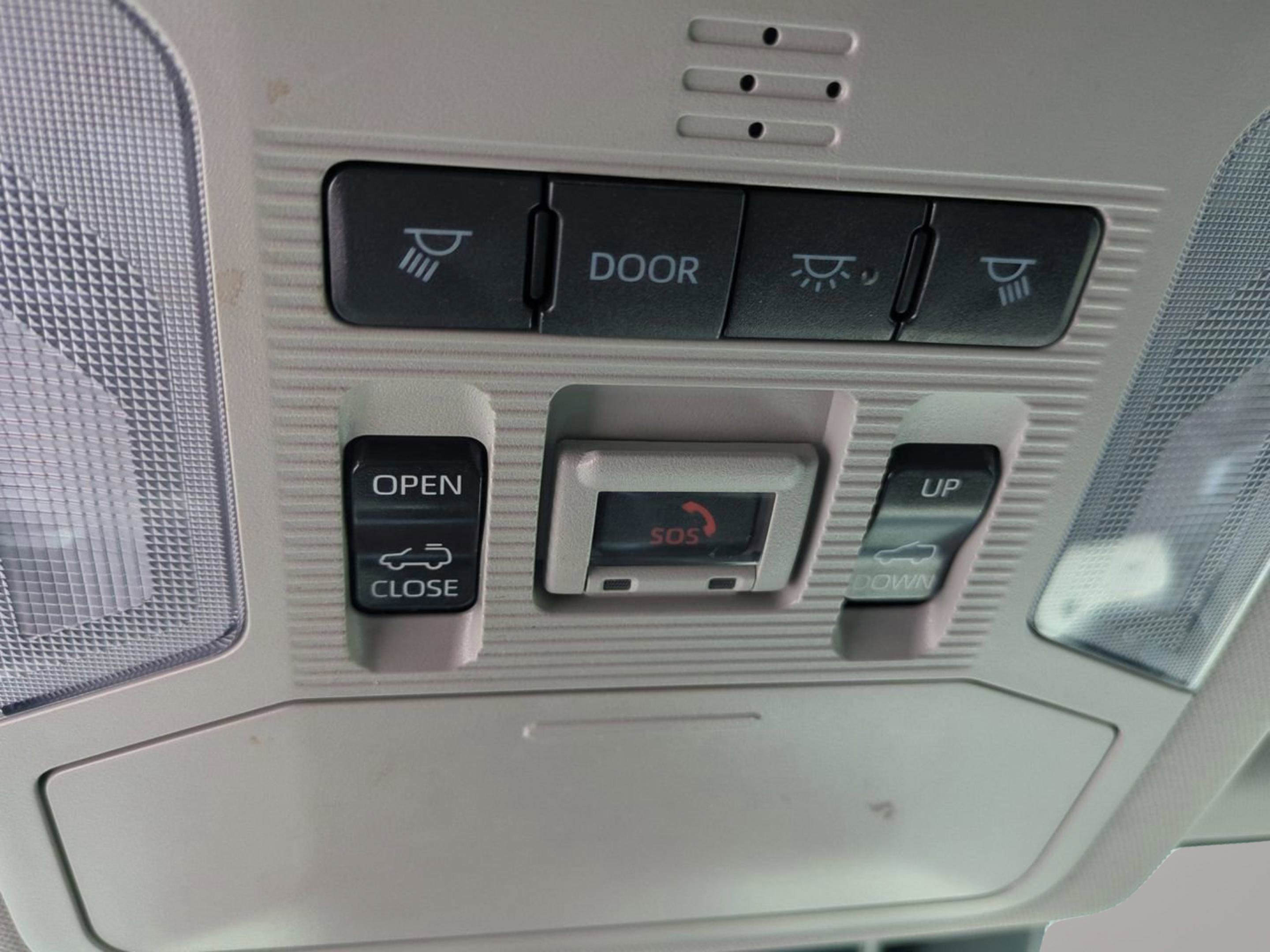 2022 Toyota RAV4 XLE Premium photo 21