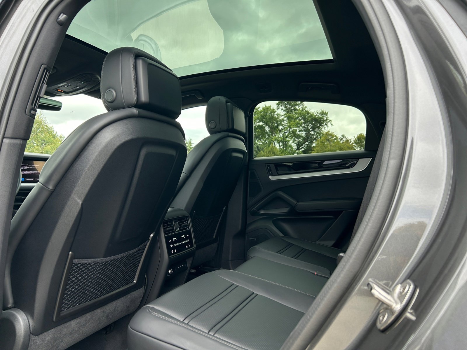 2025 Porsche Cayenne Coupe Base photo 19