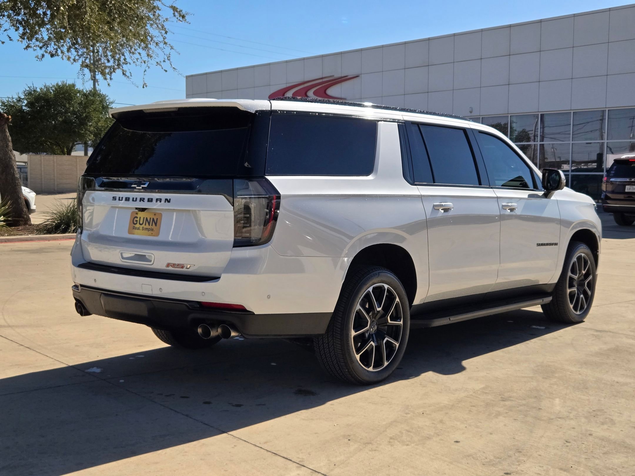 2025 Chevrolet Suburban RST photo 3
