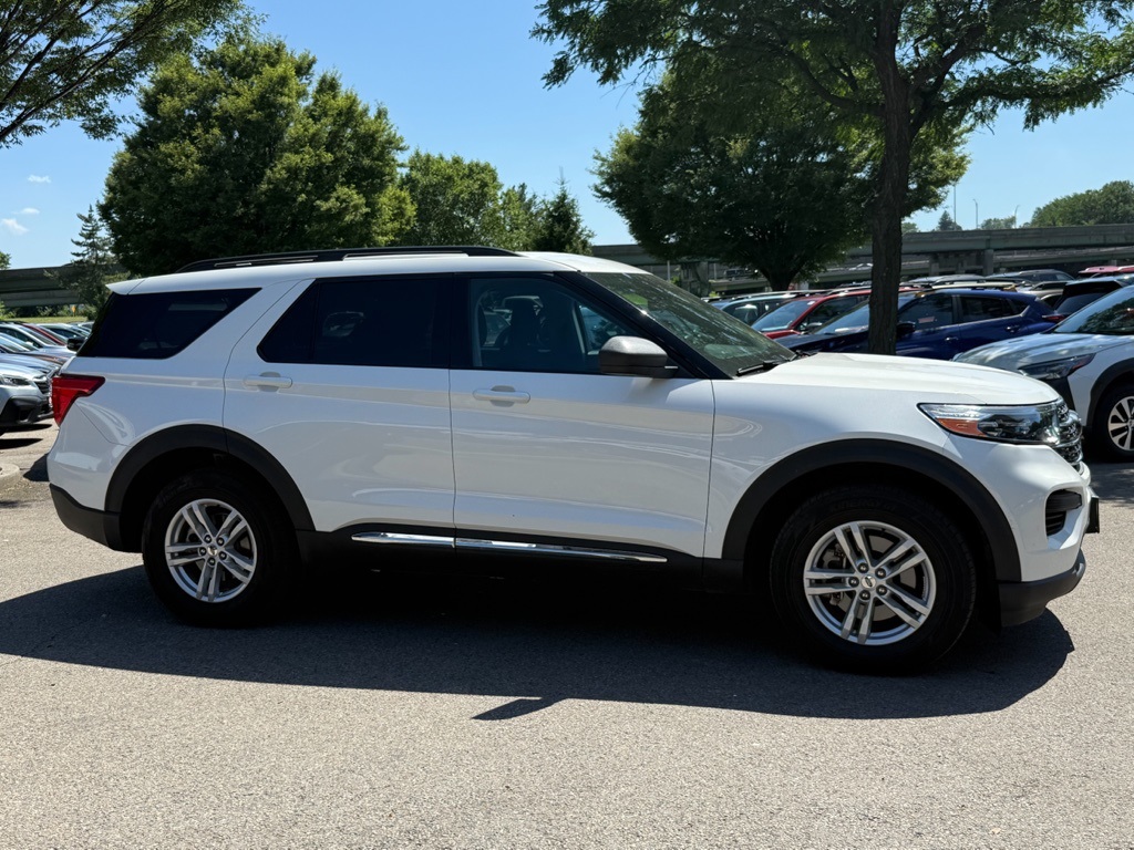 2022 Ford Explorer XLT photo 2