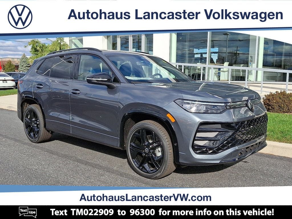 2026 Volkswagen Tiguan SE R-LINE BLACK's photo