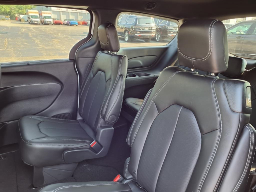 2026 Chrysler Pacifica photo 14