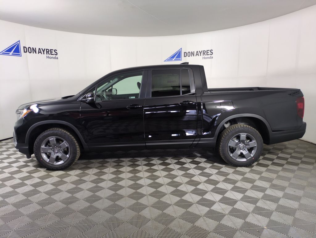 2025 Honda Ridgeline TrailSport photo 2