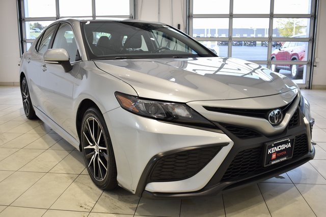 2023 Toyota Camry SE's photo