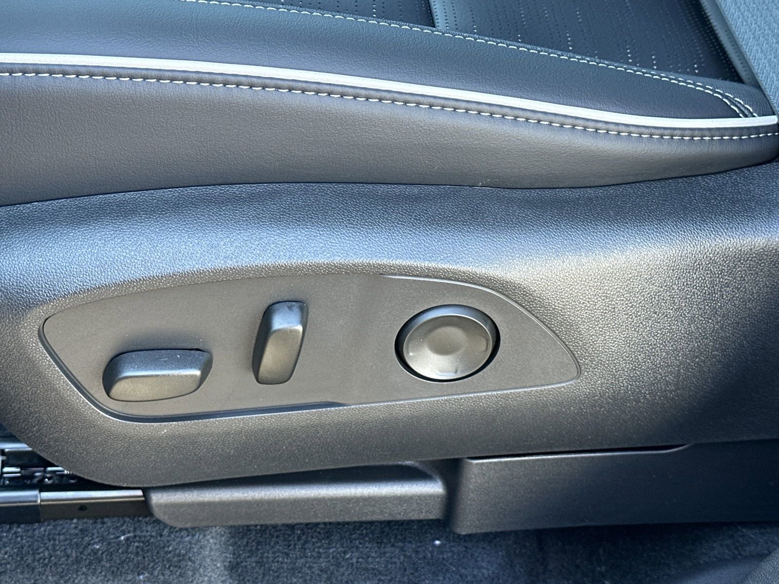 2025 Buick Enclave Sport Touring photo 16